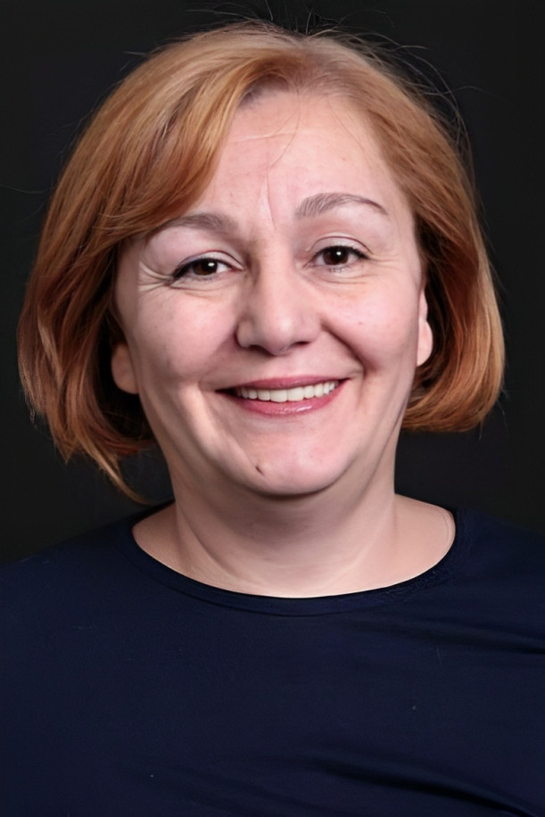 Asuman Karakollukçu backdrop