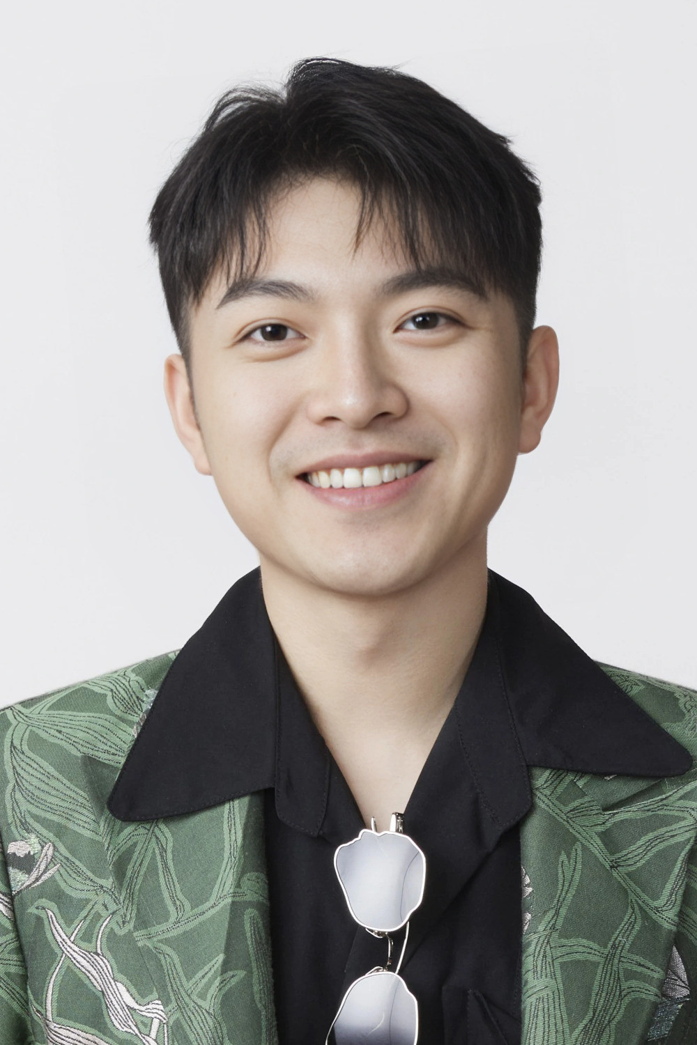 Zhou Tienan backdrop