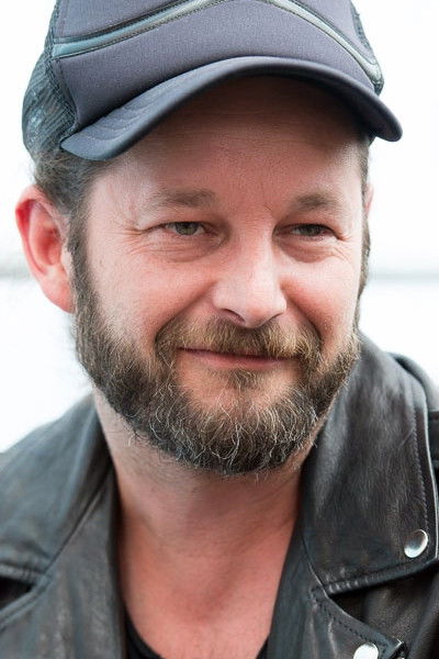 Yan Stefani backdrop