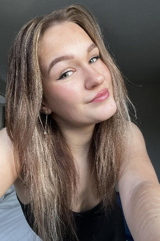 Maddy Meredith backdrop