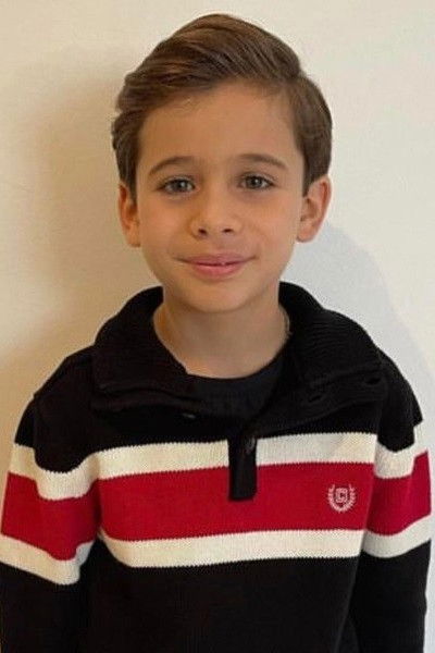 Sebastián Guevara backdrop