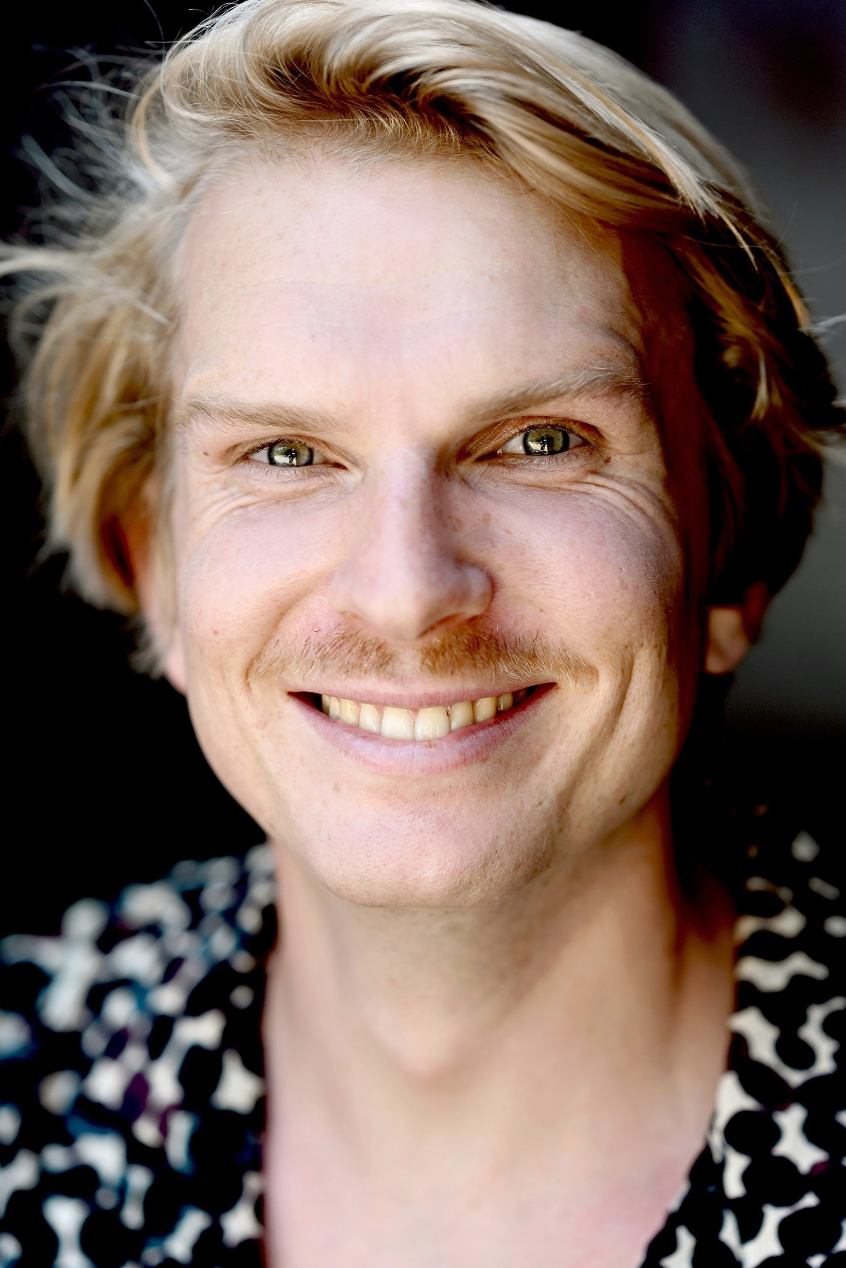 Simon Kirschner backdrop