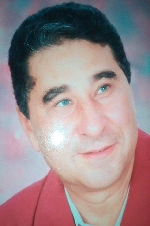 شاكر عبد اللطيف backdrop