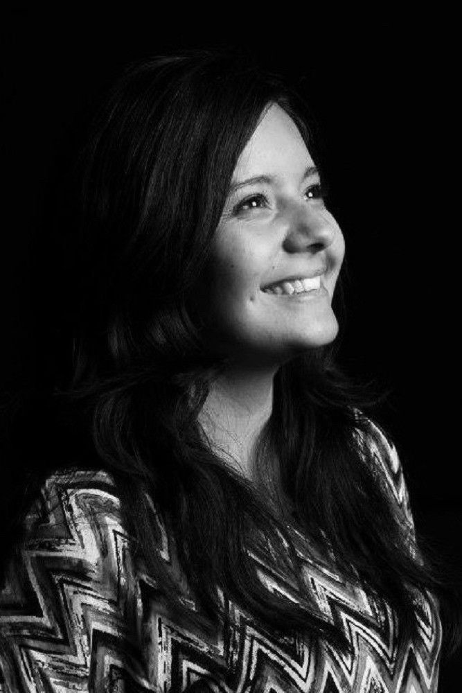 Mayra Martínez backdrop