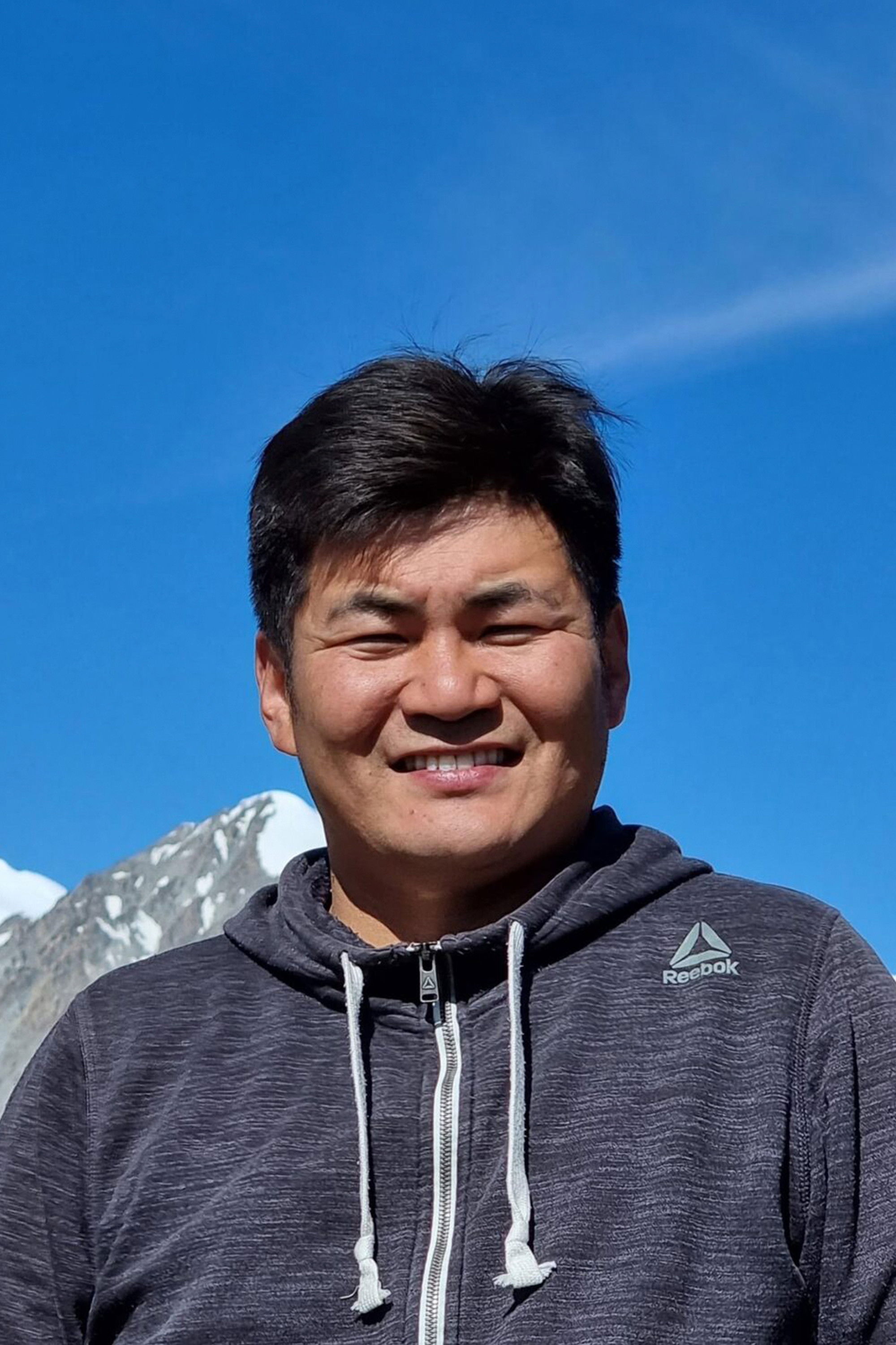 Surult Lkhagvatsogt backdrop