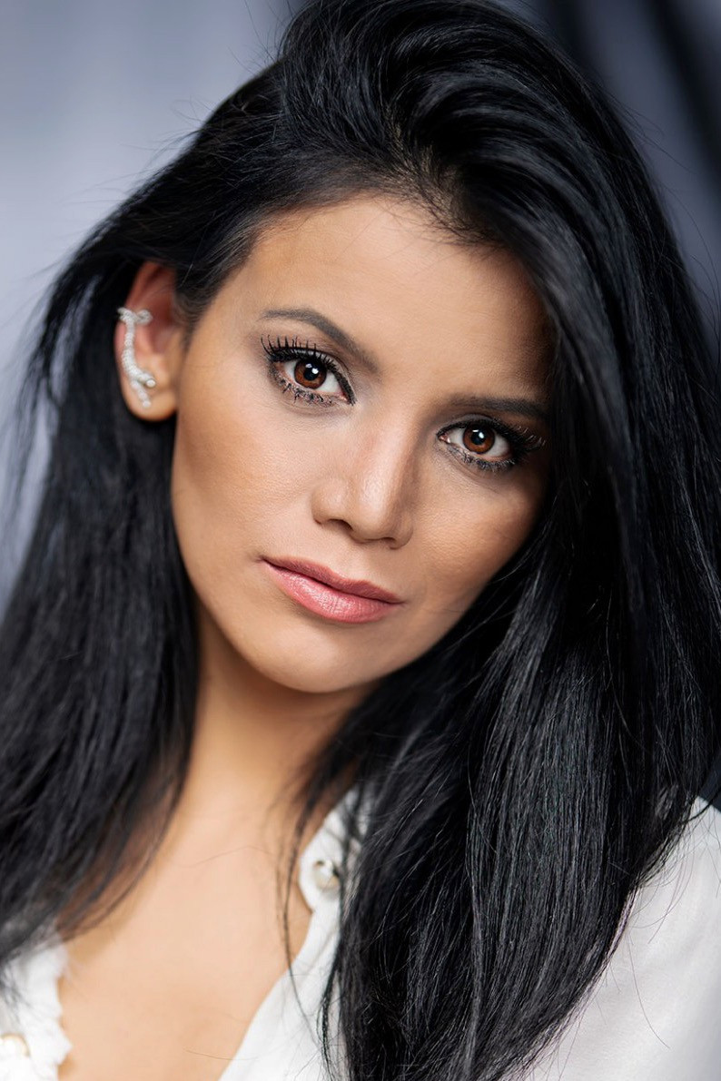 Elham Erfani backdrop