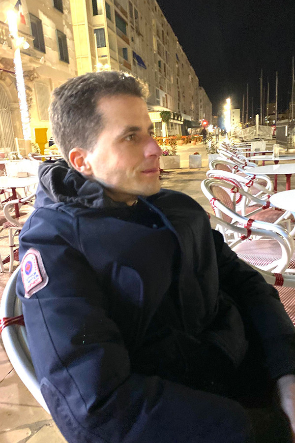 Romain Denous backdrop