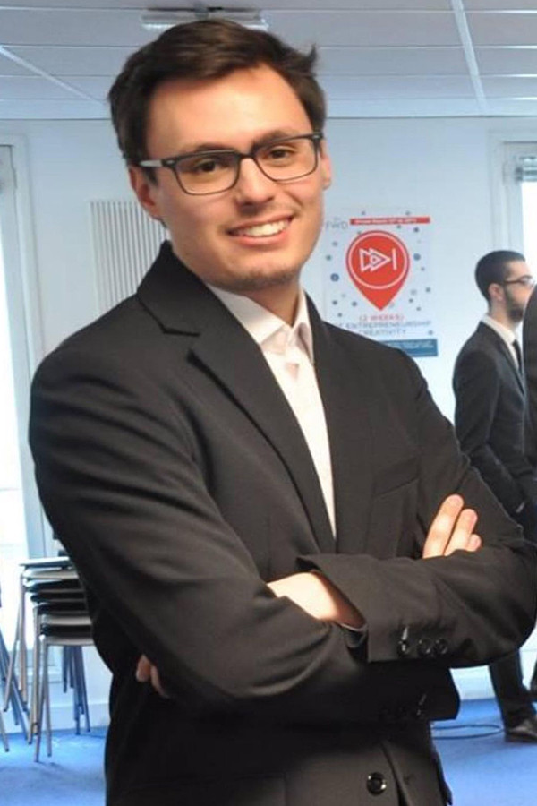 Hervé Tchikladzé backdrop