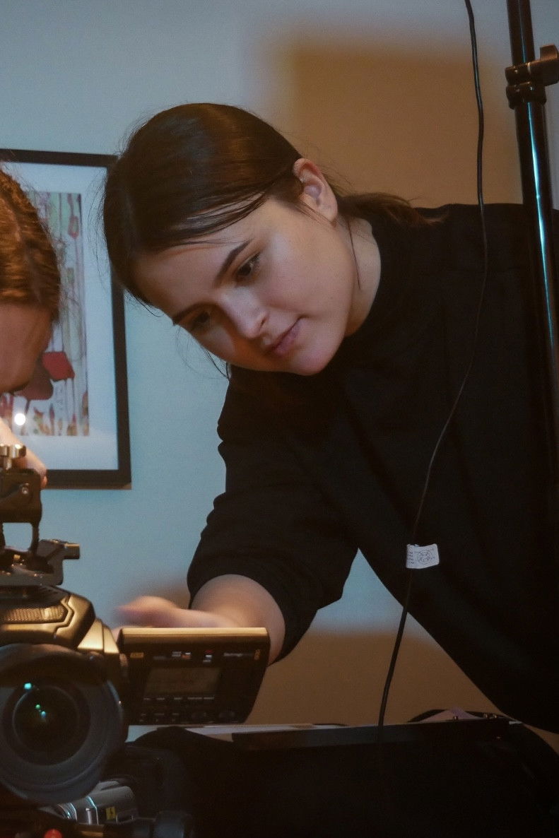 Carolina Silva backdrop