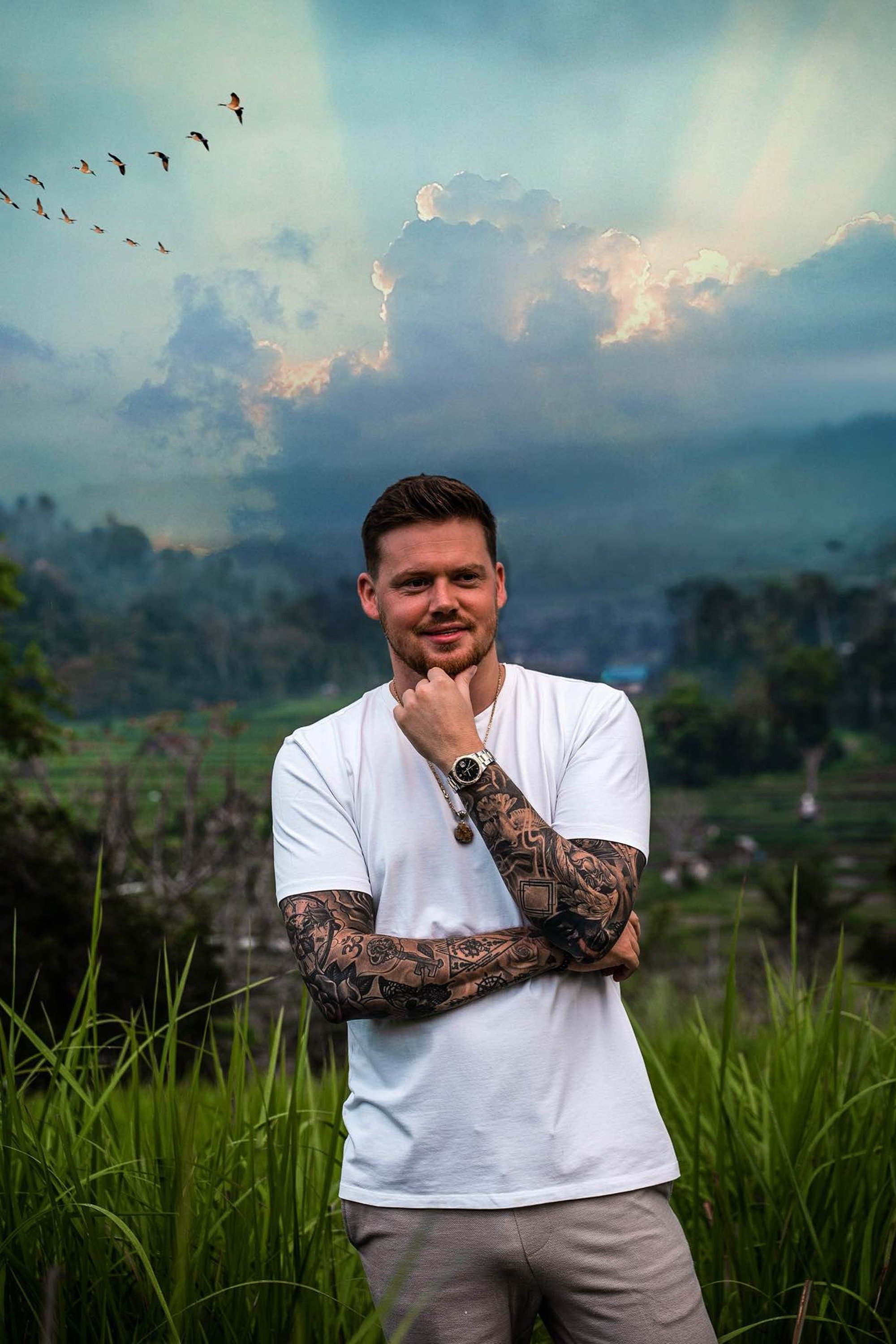 Lewis Raymond Taylor backdrop