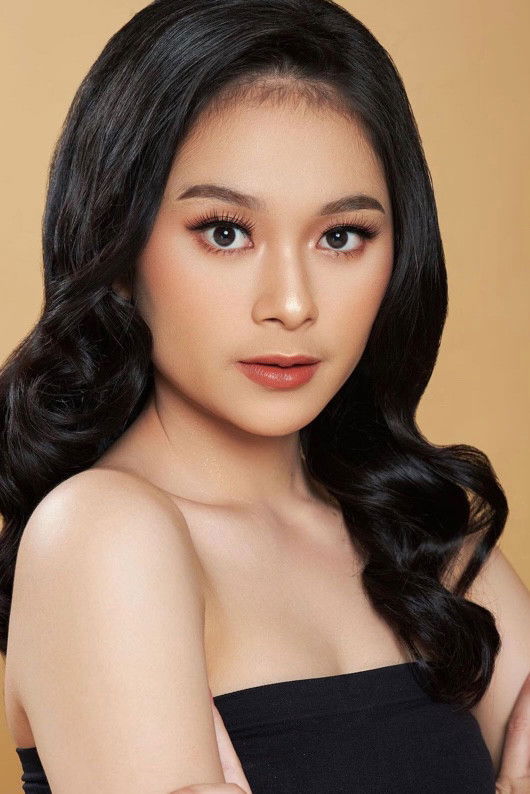 Rachel Hwadi Zaverio backdrop