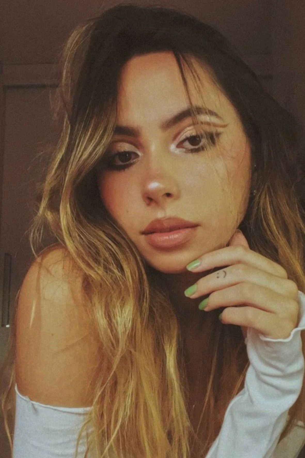 Luísa Schneider backdrop