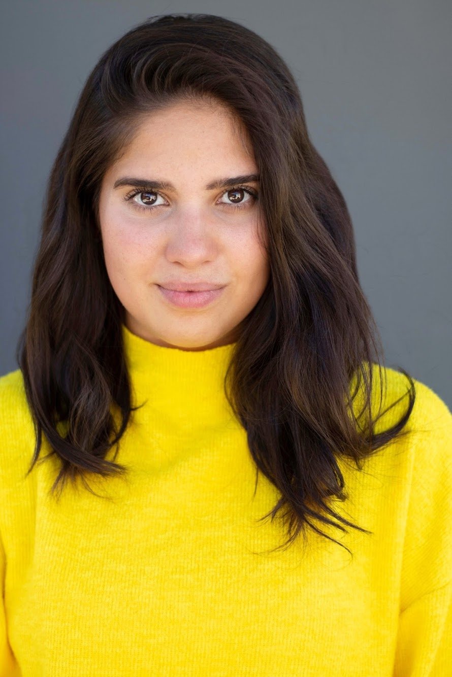 Fernanda Moya backdrop