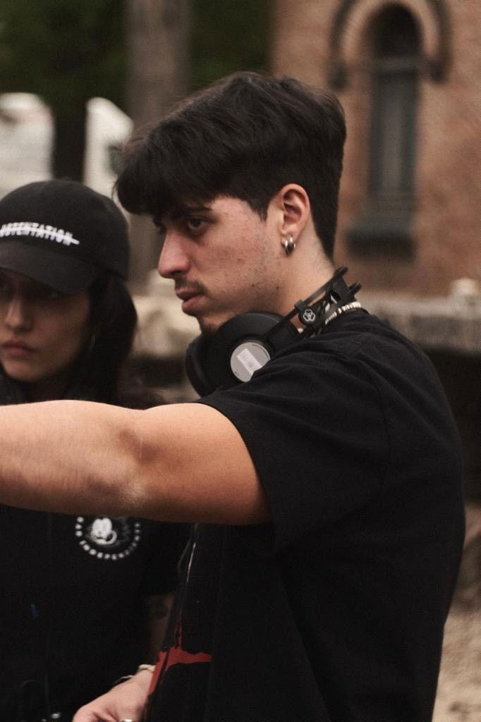 Alejandro Fernández Otero backdrop