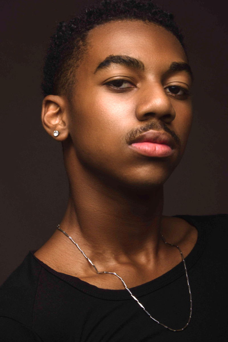 Mauricio Sasi backdrop