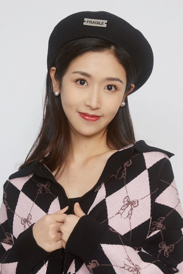 Huang Yueran backdrop