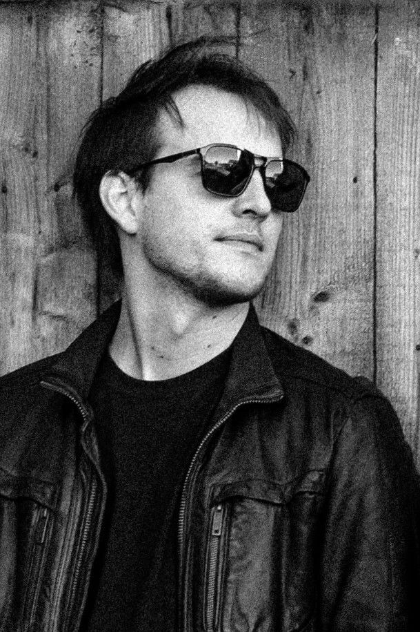 Léopold Riou backdrop