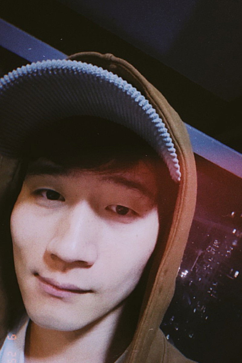 Zhang Zuoyan backdrop