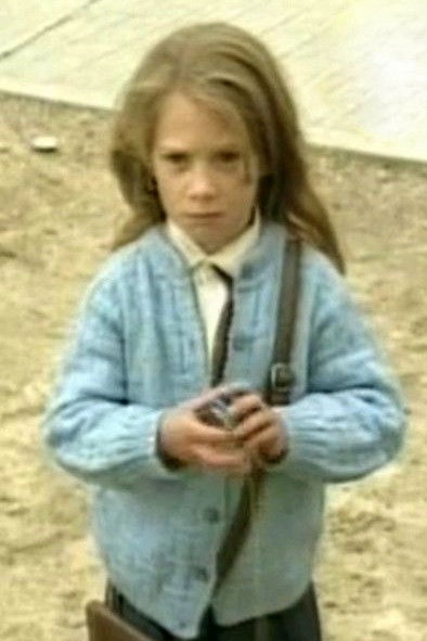 María Inés Flores backdrop