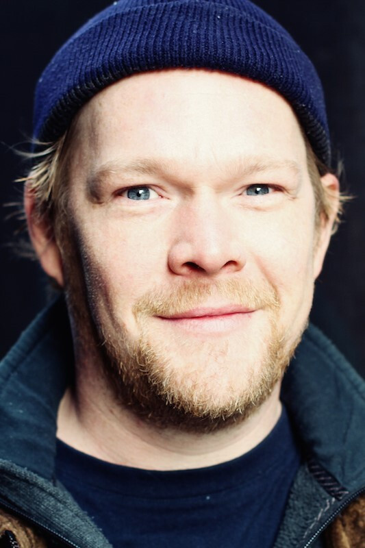 Oliver Bröcker backdrop