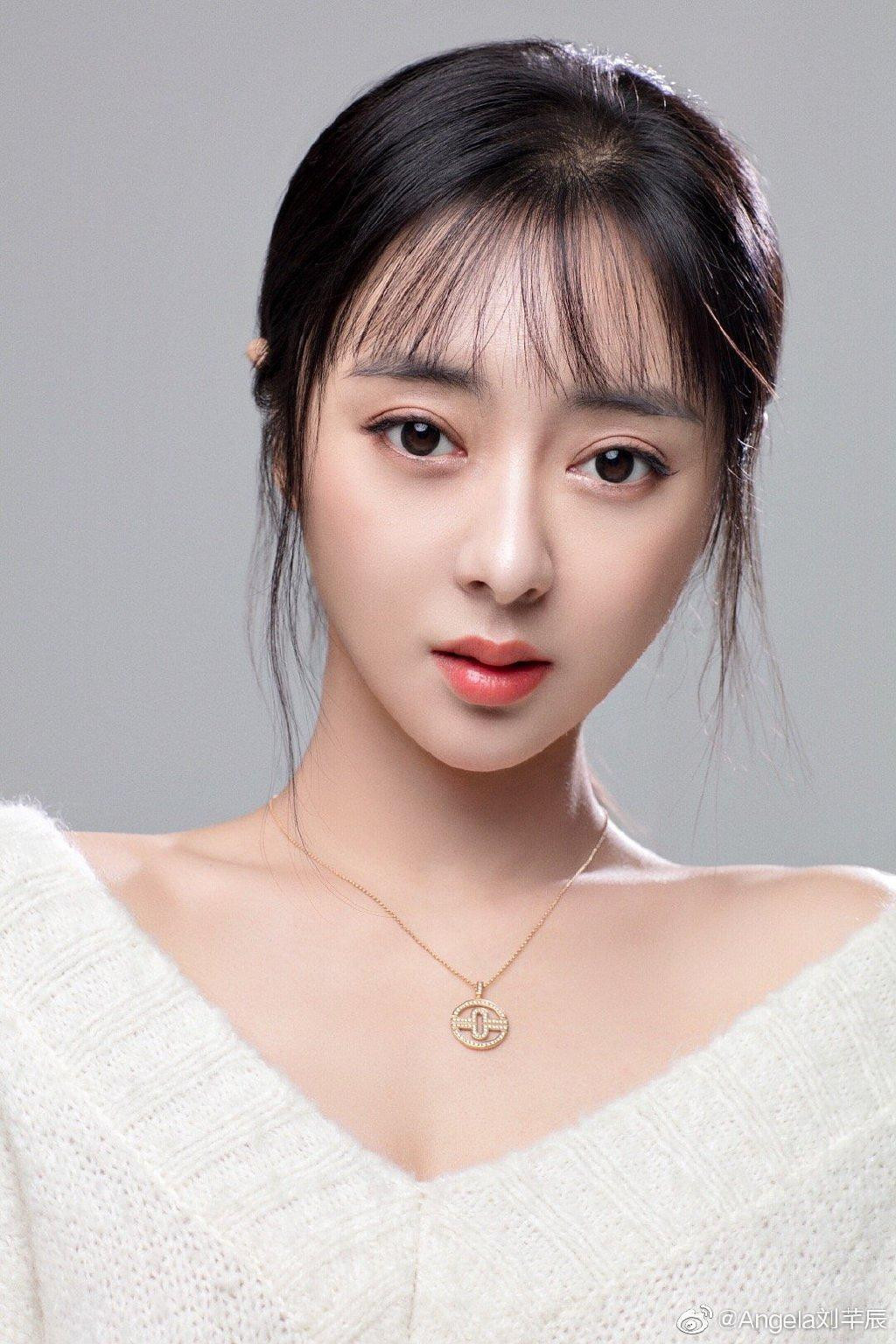 Qianchen Liu backdrop