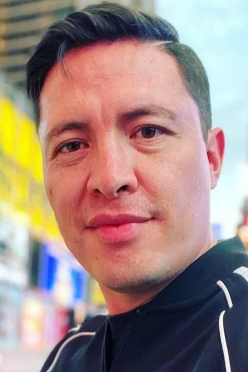 Armando Hernández backdrop