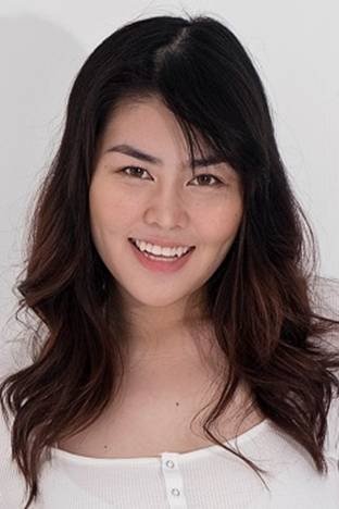 Daniela Carolino backdrop