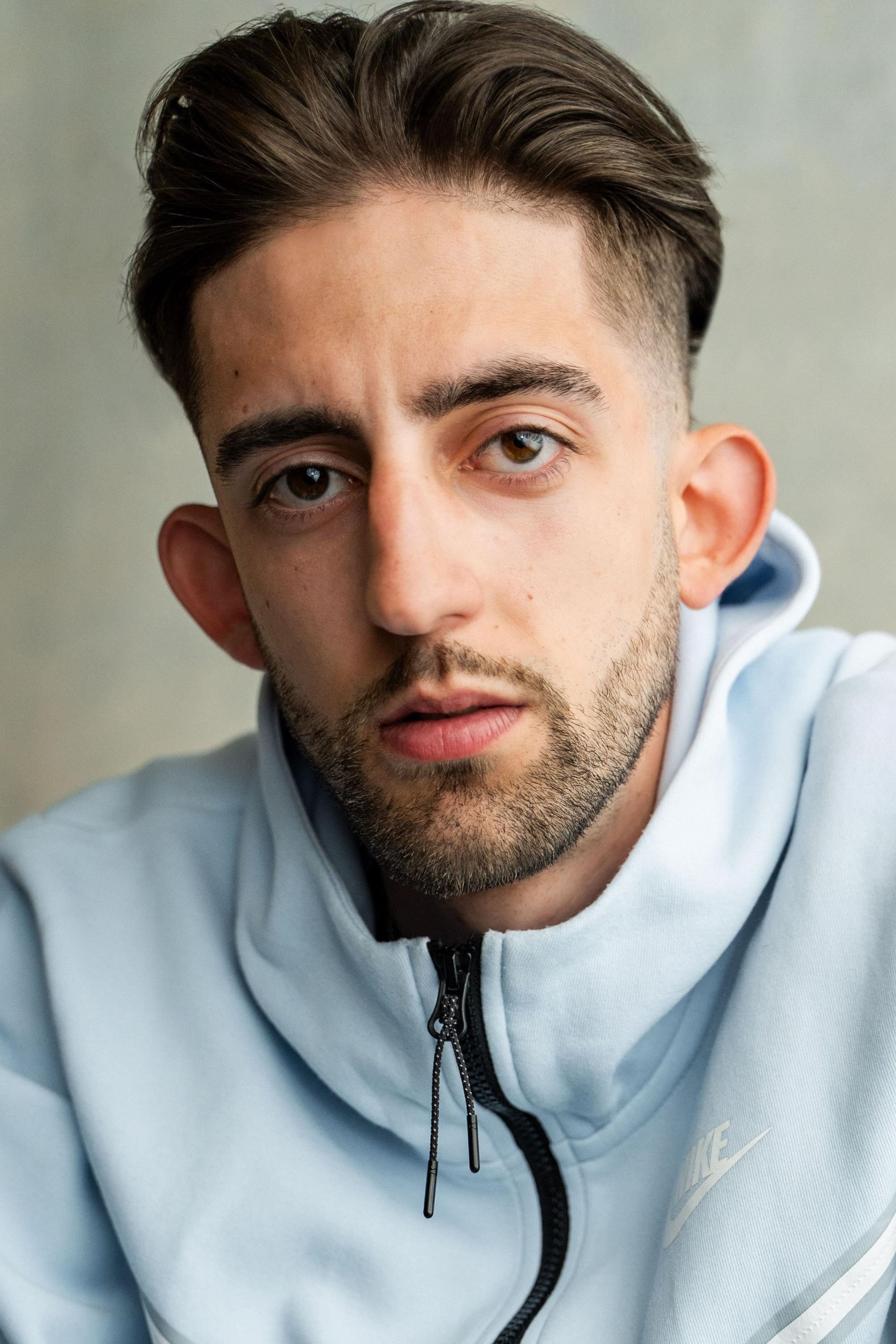 Hélder Fernandes backdrop