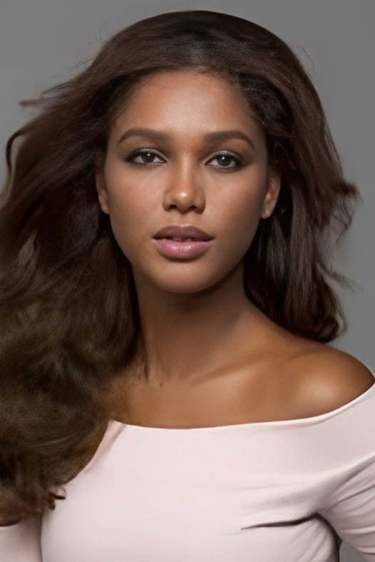 Karina Guerra backdrop