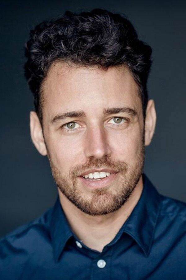 Julian Härtner backdrop