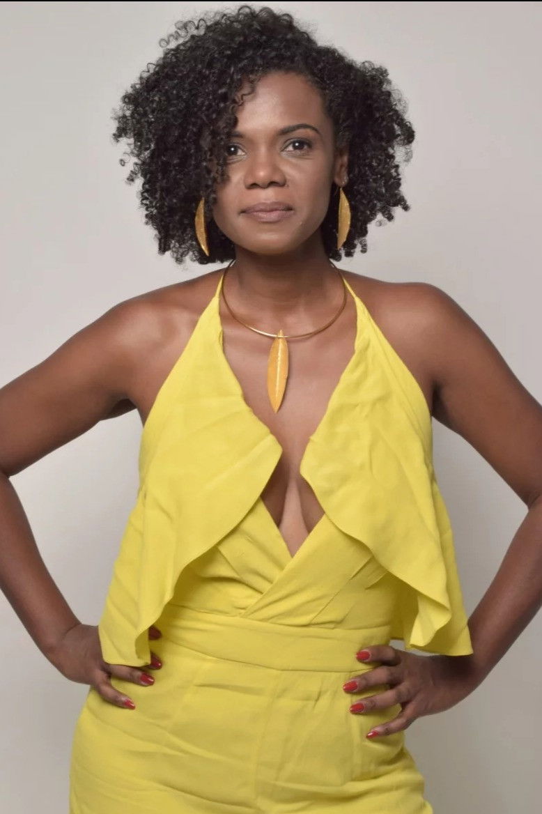 Luana Farnezi backdrop