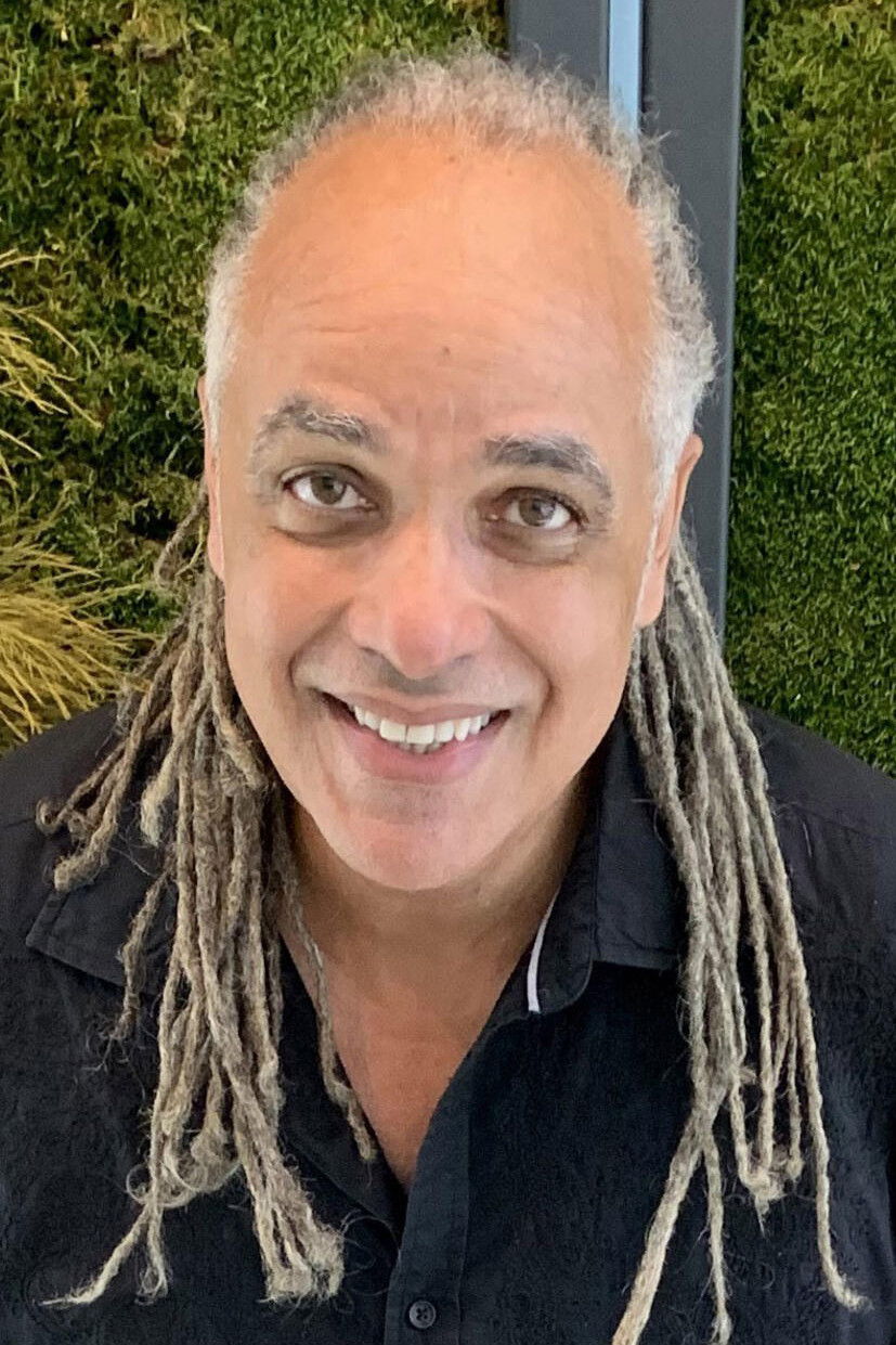 Mino Cinelu backdrop