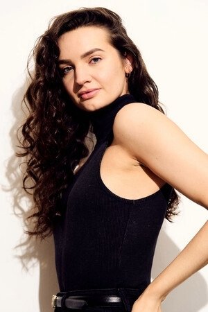 Isabella Olivas backdrop