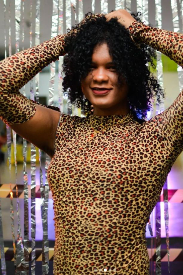 Luara Quimera backdrop