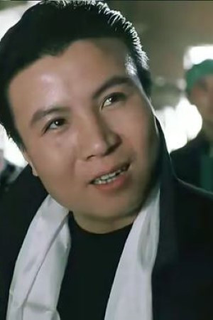 Degang Huang backdrop