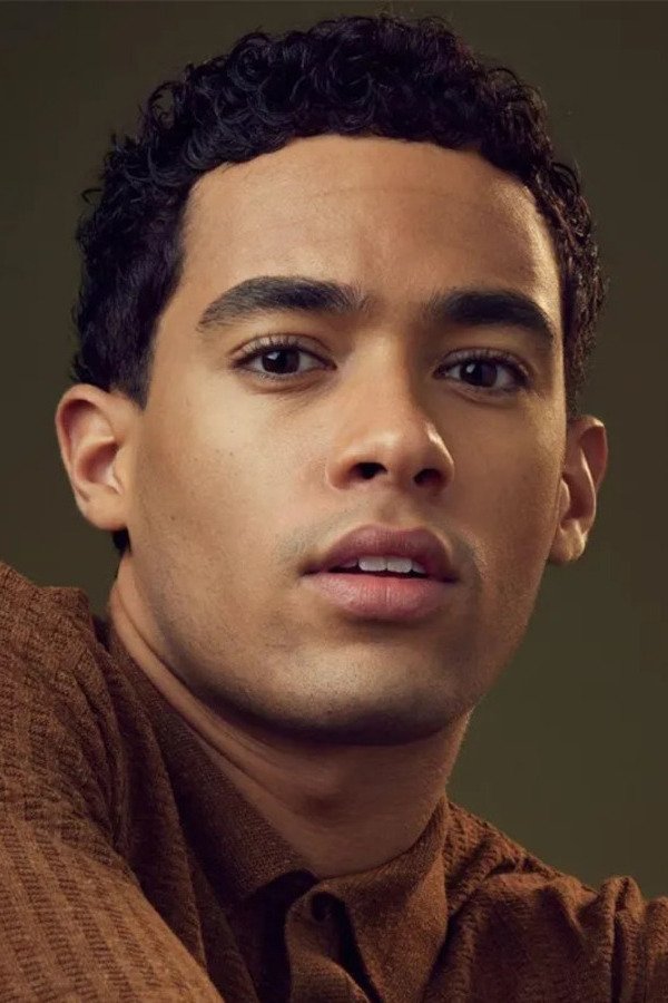 Maksvel Kaningem backdrop