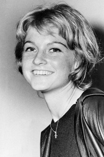 Mijanou Bardot backdrop