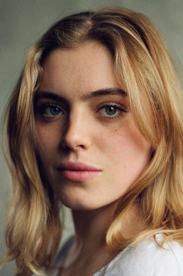 Bella Maclean backdrop