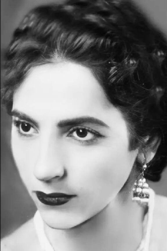 Mehri Mehrnia backdrop