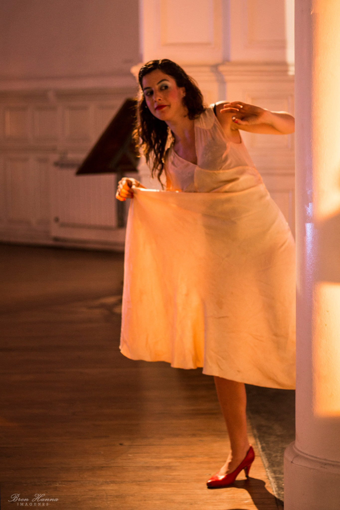 Mercedes Camaño backdrop