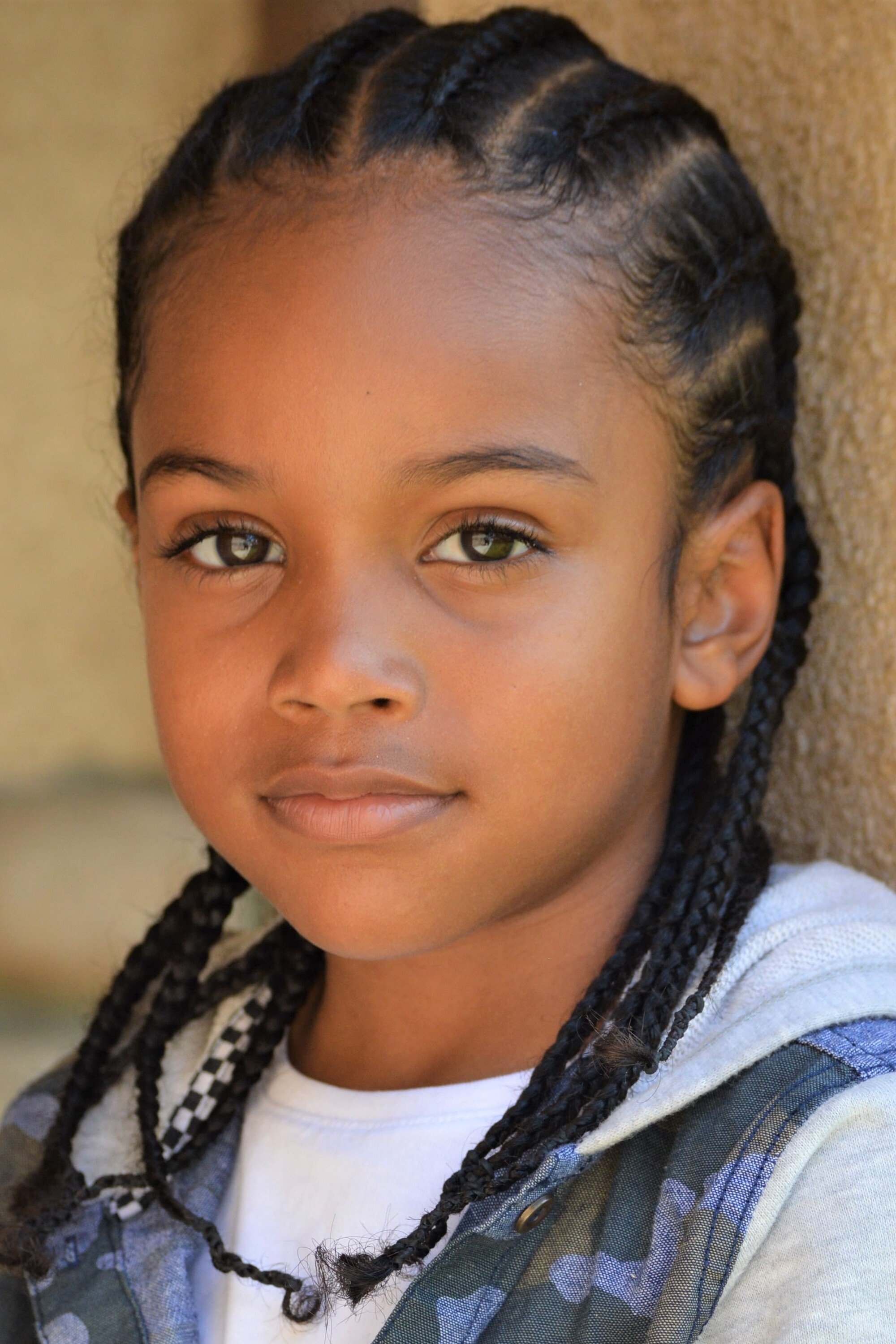 Ajden Eliazh backdrop