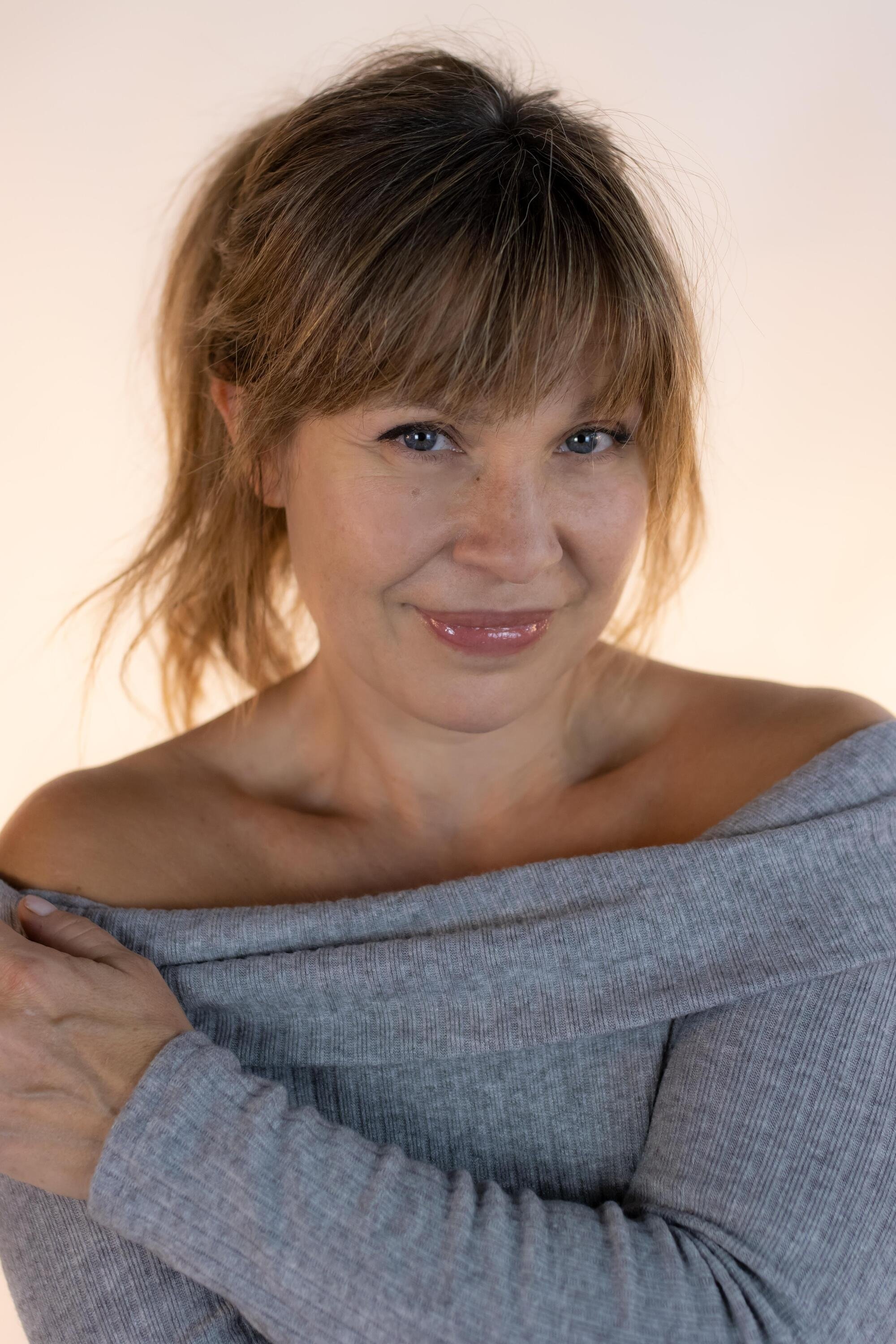 Ingrid Goset backdrop