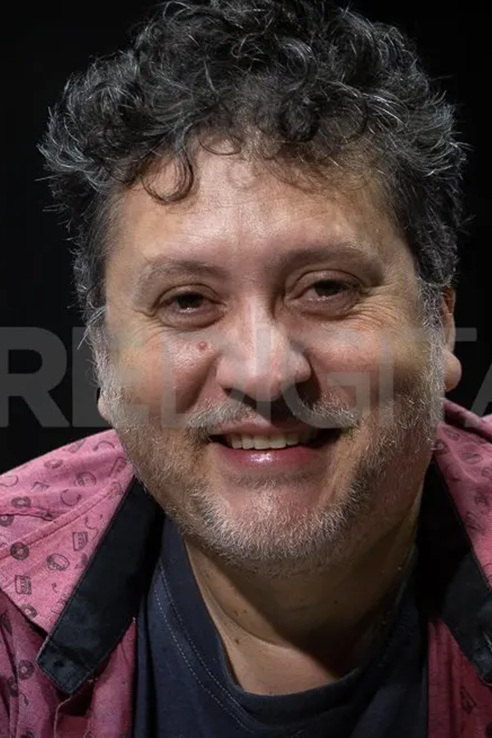 Demián Sánchez backdrop