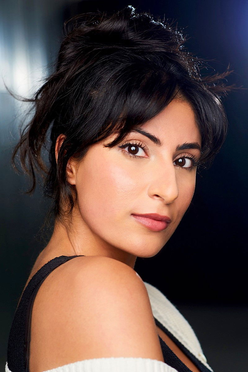 Divya Sethi backdrop