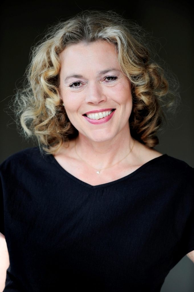 Andrea Heuer backdrop