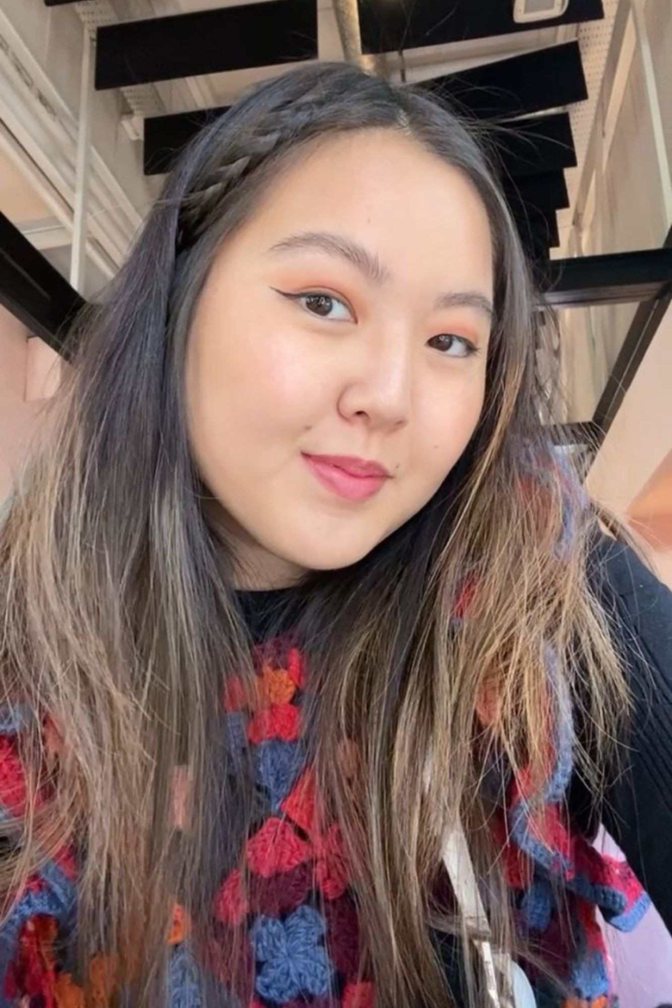 Mariana Saty backdrop