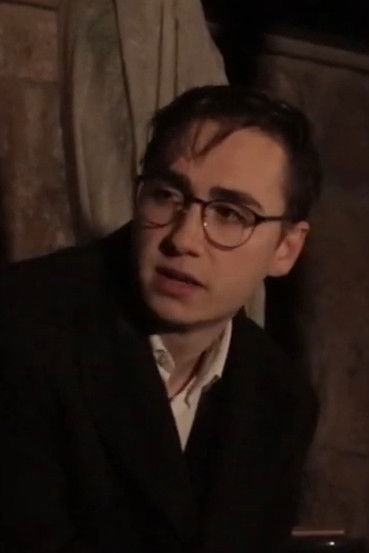 Óscar Miguel backdrop