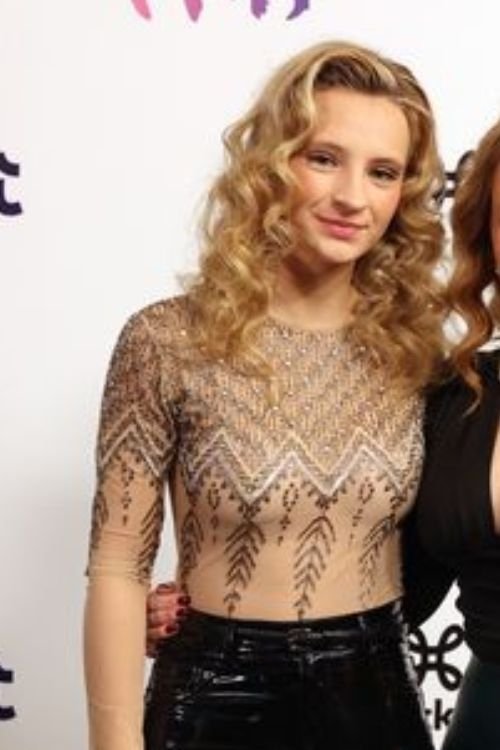 Apollonia Sterckx backdrop