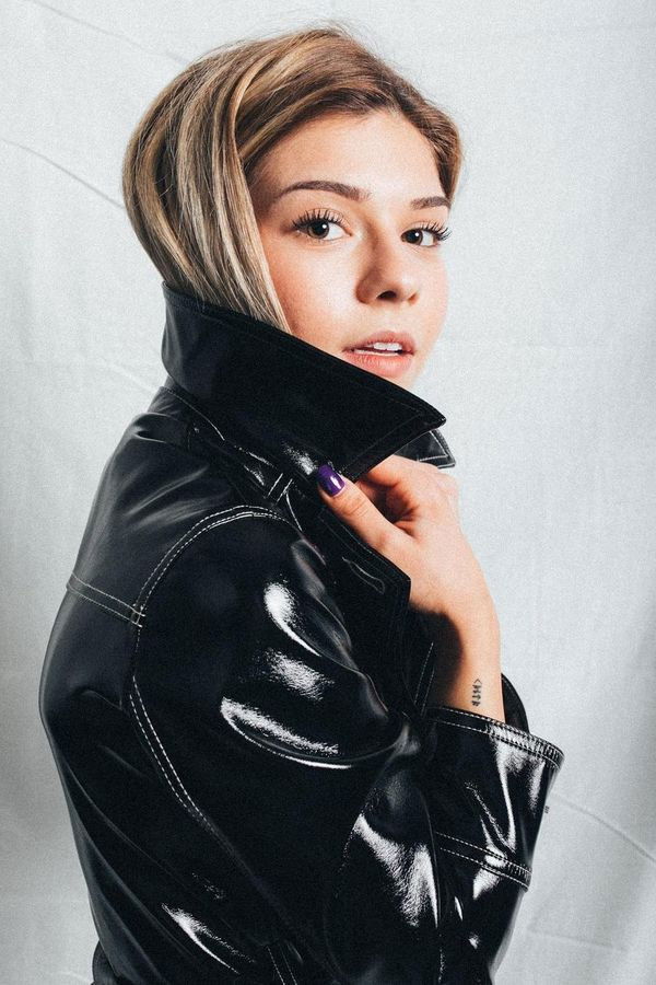 Ramona Niculae backdrop