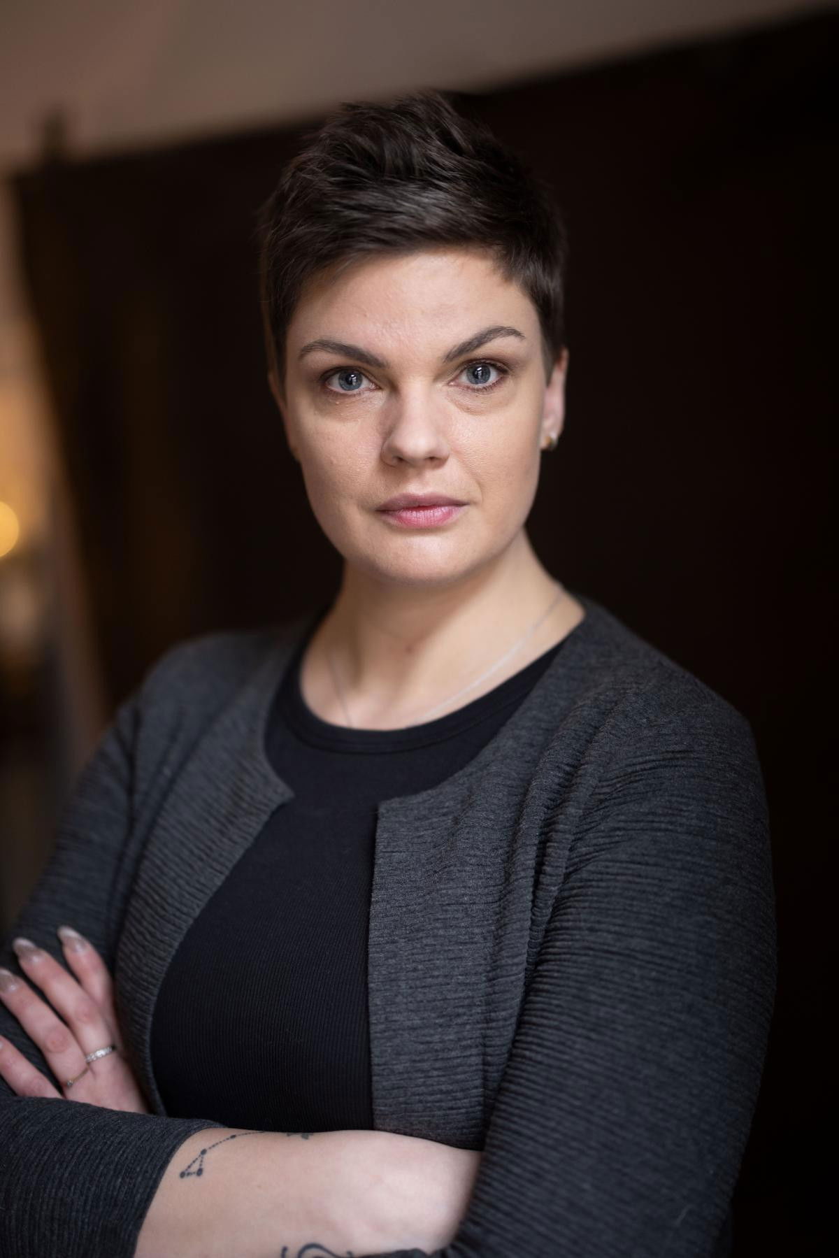 Mille Jansson backdrop